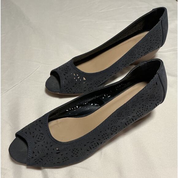 NICOLE Shoes Size 8W “Vicky” Blue Suede Stacked Wedge Heel Eyelet Peep toe - Picture 3 of 12